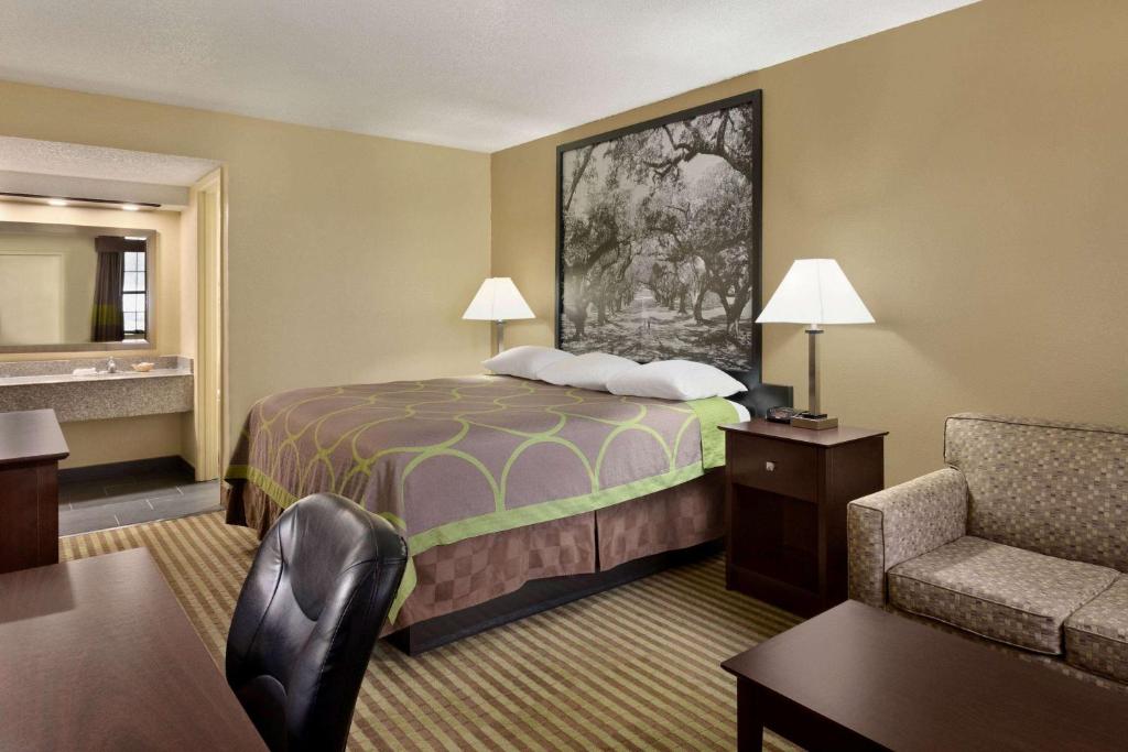 Super 8 by Wyndham Ruston photo 3