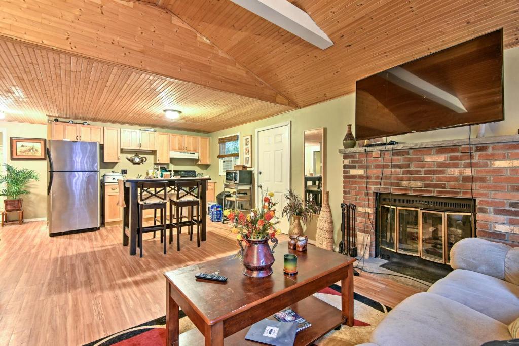 Cozy Arrowhead Lake Home with Sunroom and Pool Access! photo 4