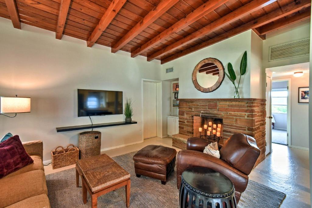 Mid-Century Modern Home 1 Mi to Nokomis Beach! photo 4