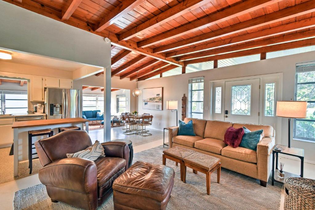 Mid-Century Modern Home 1 Mi to Nokomis Beach! photo 3