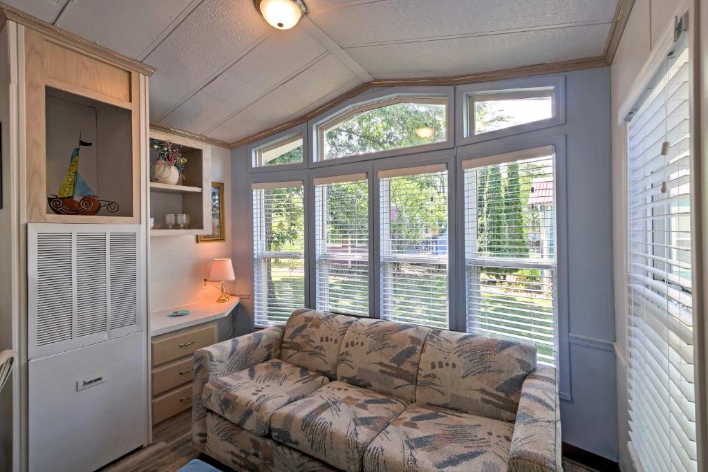 Middle Bass Island Home - Pool and Hot Tub Access! photo 3