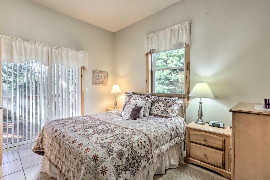 Rustic Tahoe Home with Hot Tub 12 Mi to Squaw Valley photo 2