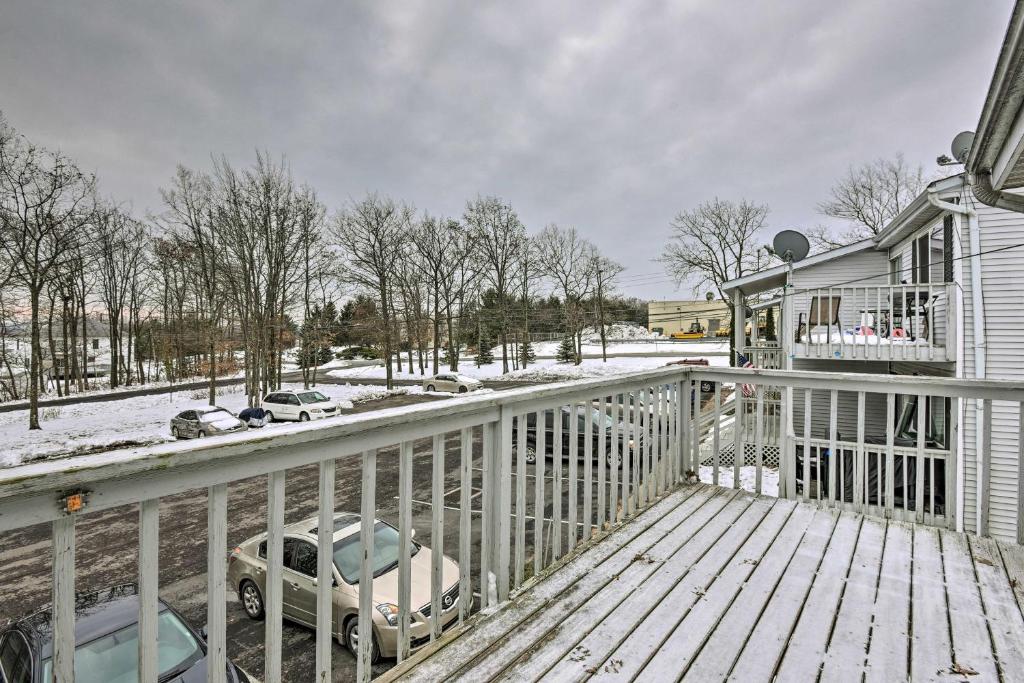 Mount Pocono Condo with Balcony - Near Mt Airy Casino photo 1