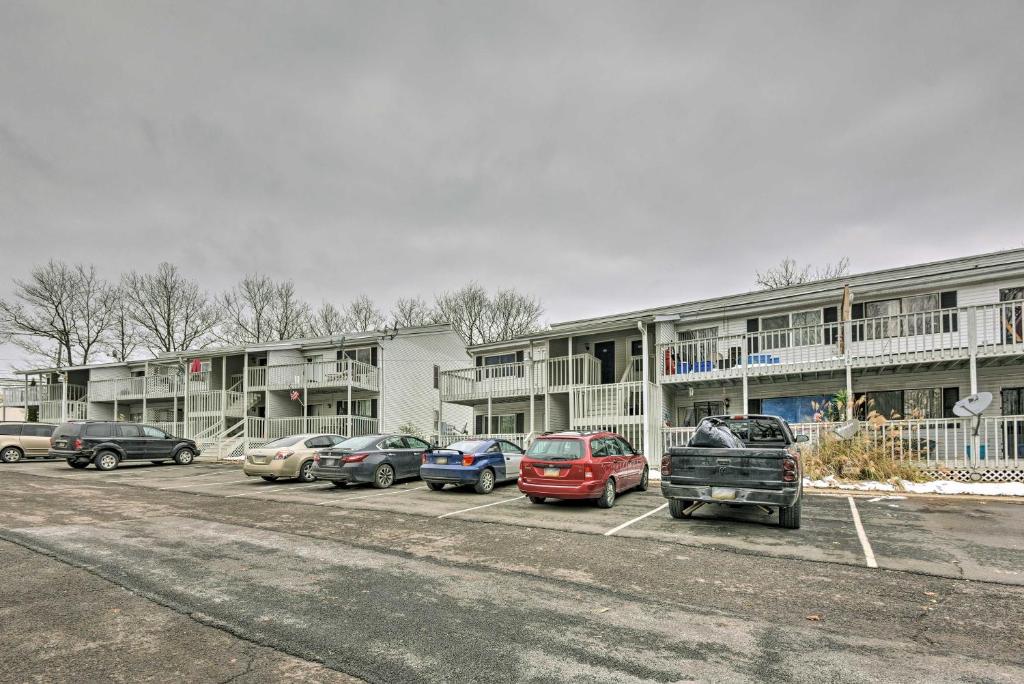 Mount Pocono Condo with Balcony - Near Mt Airy Casino photo 2
