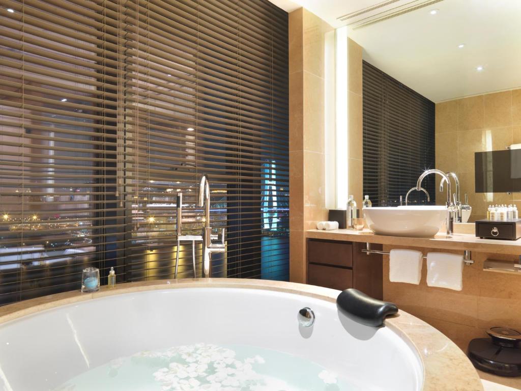 InterContinental Shanghai Expo, an IHG Hotel photo 4