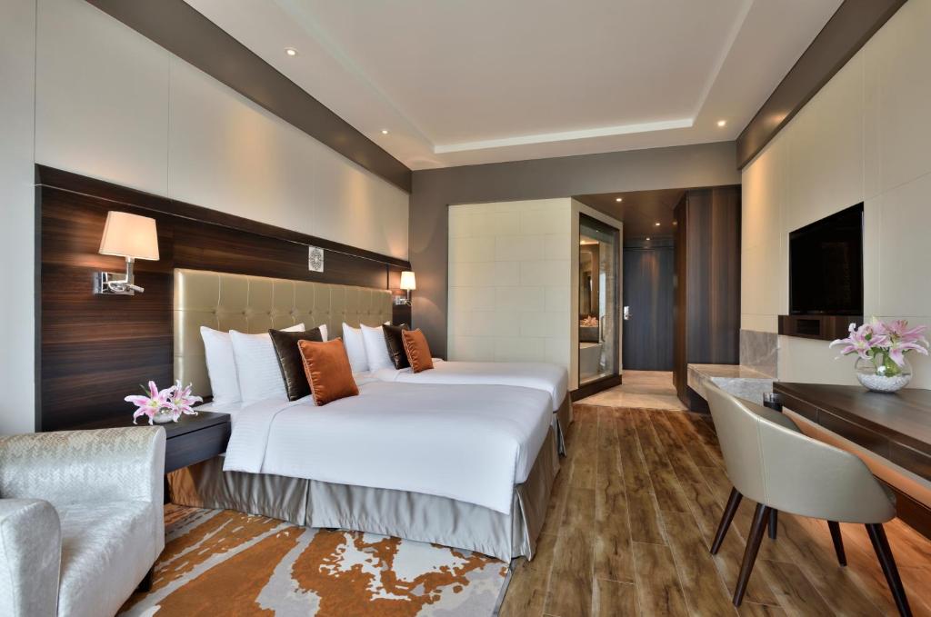 Двухместный (Deluxe Room Twin Bed (3 Hrs early check in/late check out upon availability and 10% Disc. on Food and Soft beverages, valid for stays till 31st Oct'20)), Radisson Blu Agra Taj East Gate