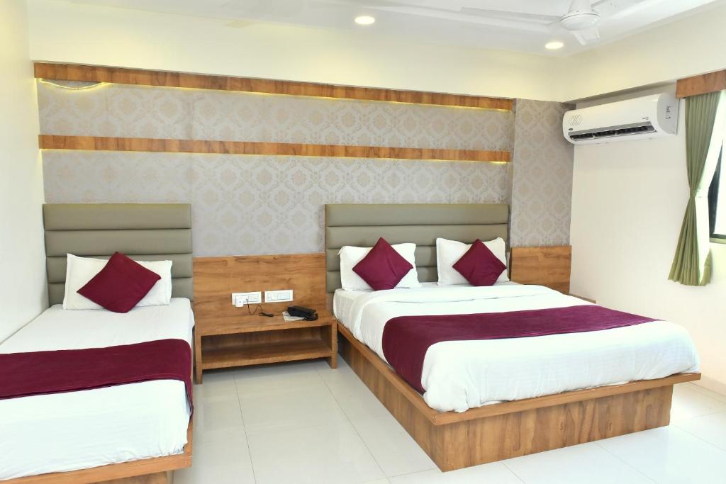 Hotel Royal King by Sky Stays photo 2