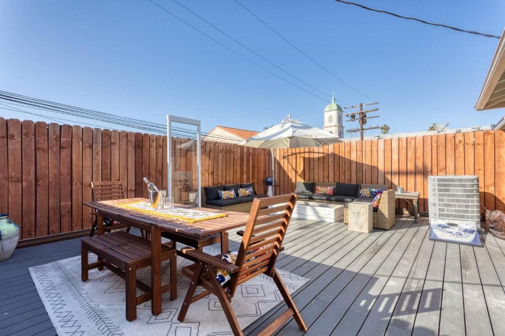New Belmont Shore Retreat with free Parking Walk to Beaches photo 2
