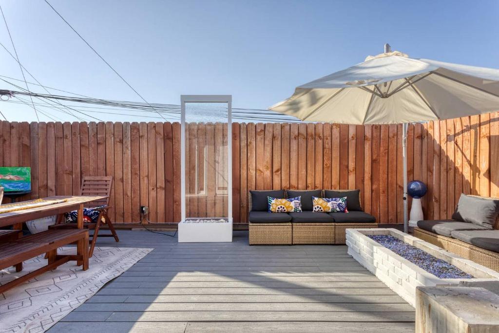 New Belmont Shore Retreat with free Parking Walk to Beaches photo 3