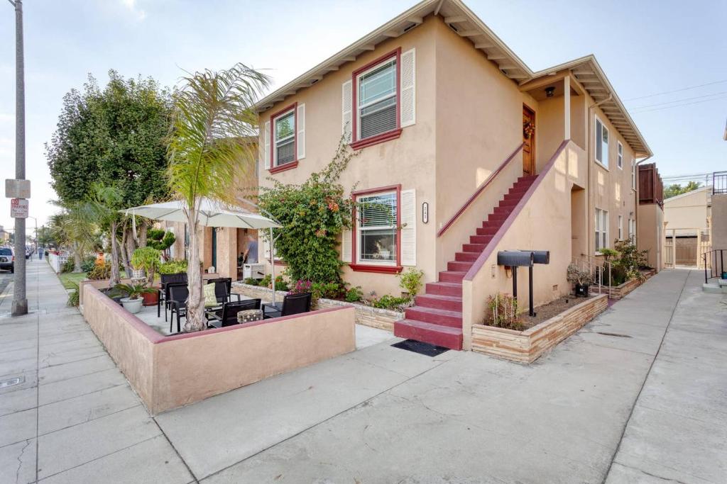 New Belmont Shore Retreat with free Parking Walk to Beaches image