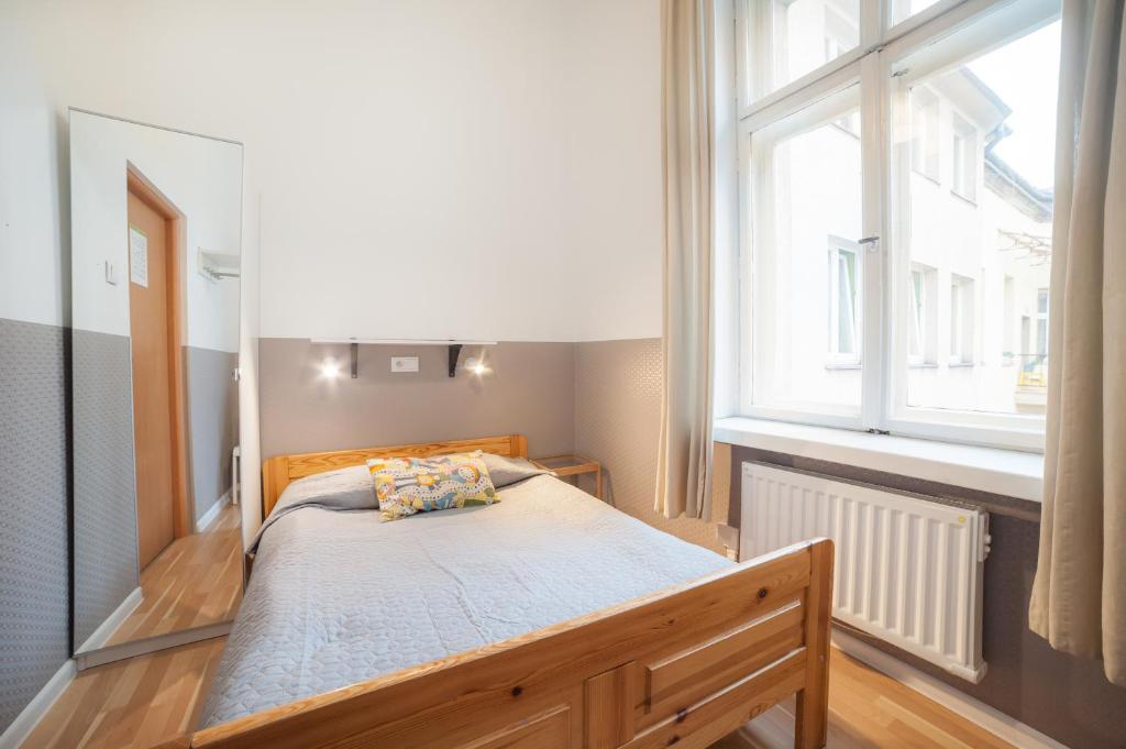 Двухместный (Двухместный номер с 1 кроватью и общей ванной комнатой), Dizzy Daisy Hostel