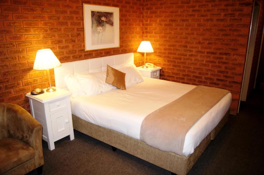 Central Yarrawonga Motor Inn - Tap to explore photos
