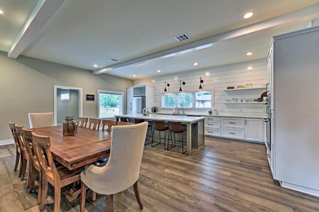 Elegant College Station Home - Walk to Texas AandM! photo 4