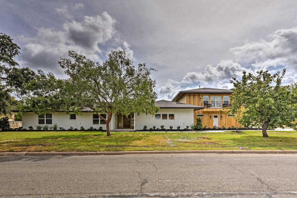 Elegant College Station Home - Walk to Texas AandM! photo 1