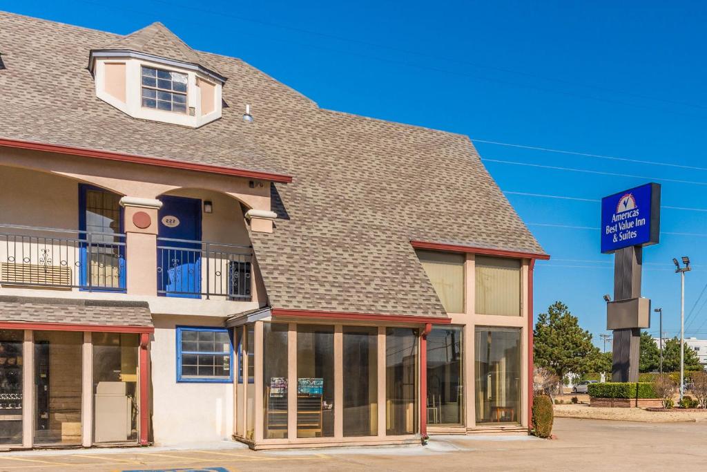 Econo Lodge Inn & Suites image