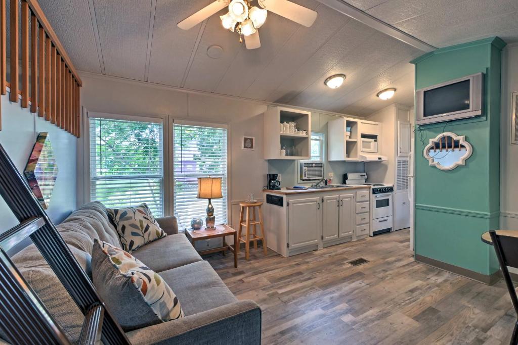 Cozy Middle Bass Cabin with Grill and Lagoon Access! photo 4