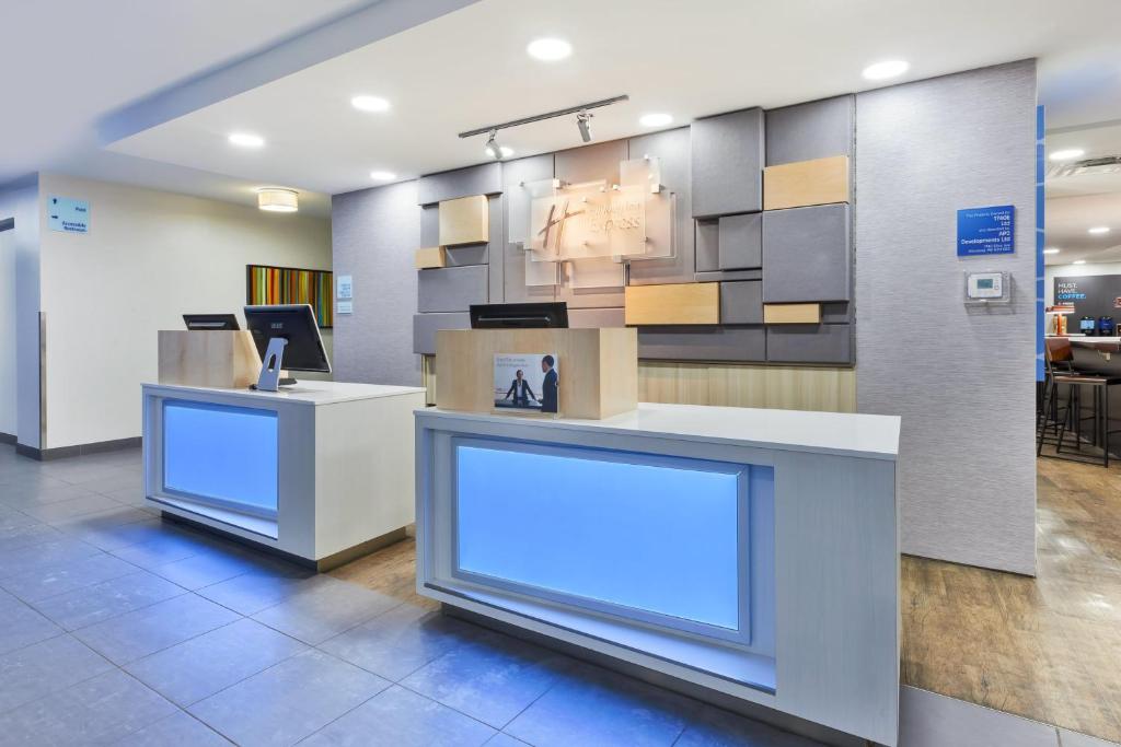 Holiday Inn Express Winnipeg Airport - Polo Park, an IHG Hotel