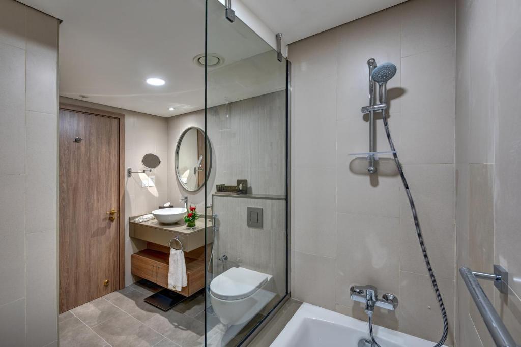 Одноместный (Номер Делюкс с кроватью размера «queen-size» и террасой), Отель The S Hotel Al Barsha
