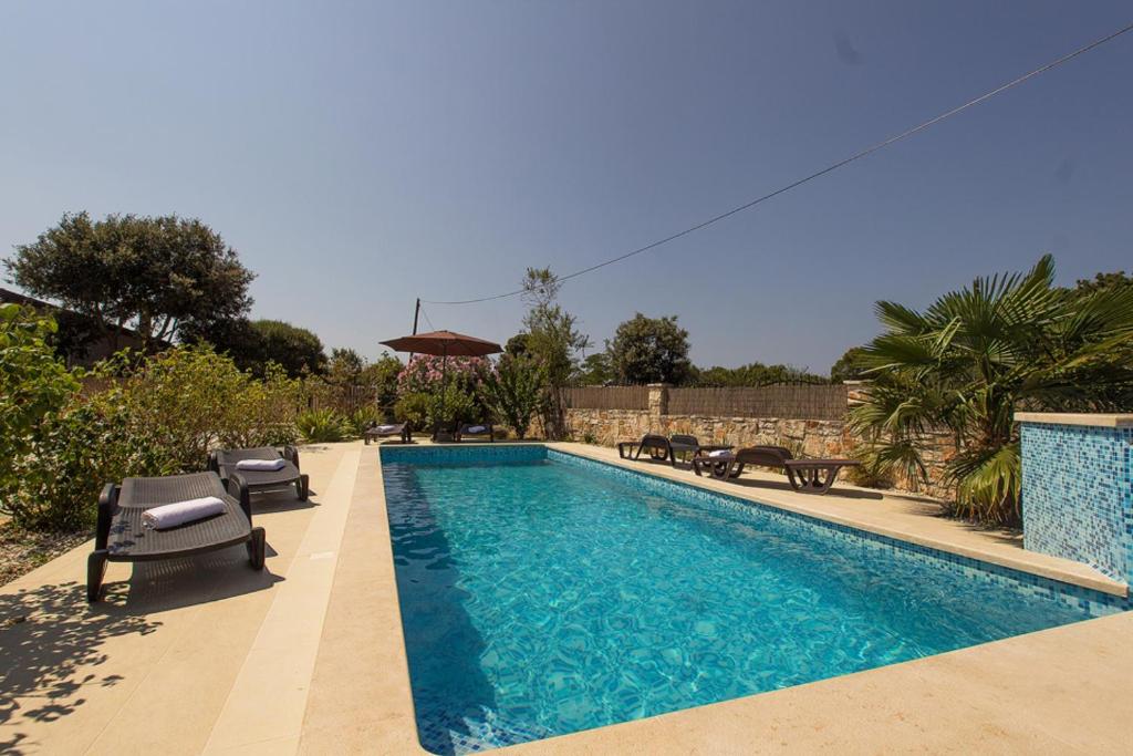 Charming villa Nera with pool and hydromassage near the beach photo 4
