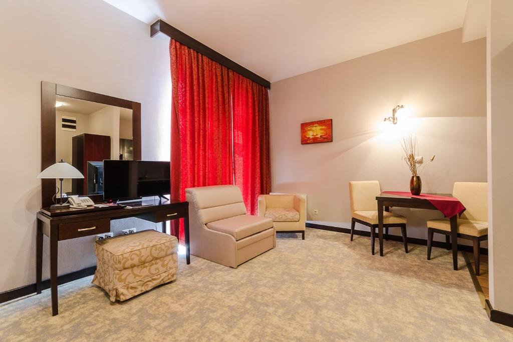 Двухместный (Улучшенный двухместный номер с 1 кроватью), Hotel Aurum