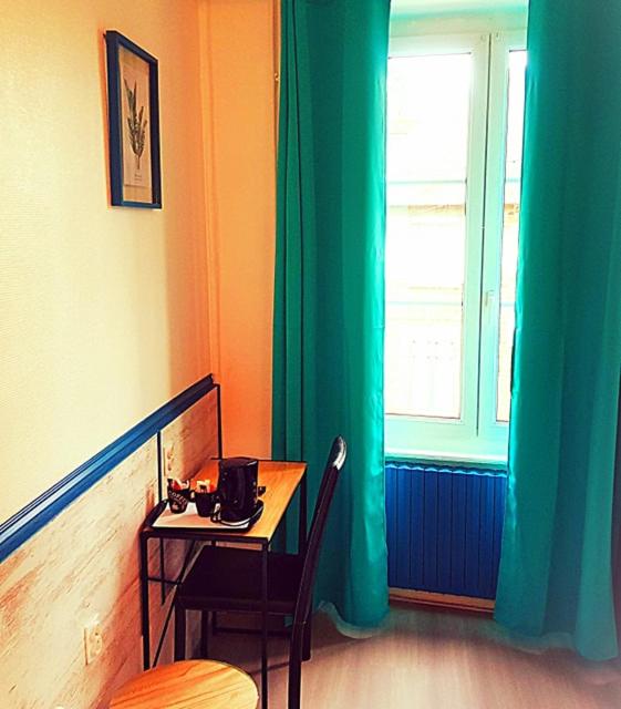 Двухместный (Двухместный номер с 1 кроватью и общим туалетом), Hôtel Gambetta