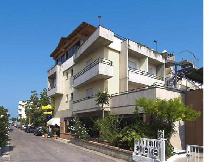 Ristorante Hotel Lucia - 100 mt dal mare photo 2