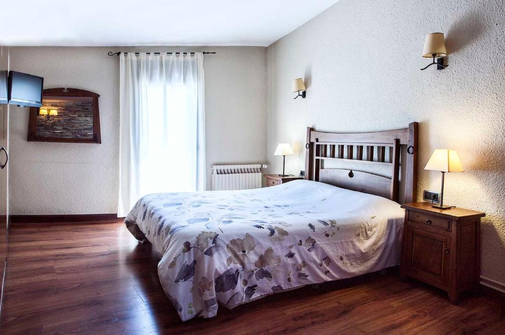 Hostal La Plaça photo 2