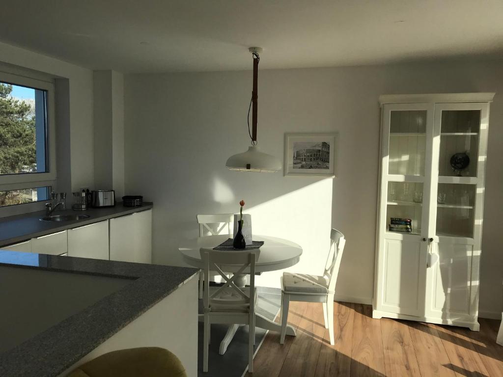 Attika Ferienwohnung in Freiburg -Gundelfingen mit großer Dachterrasse photo 3
