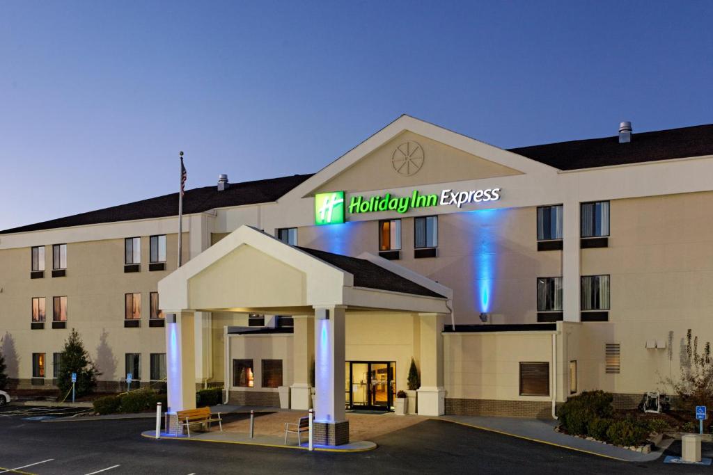 Holiday Inn Express Metropolis, an IHG Hotel image