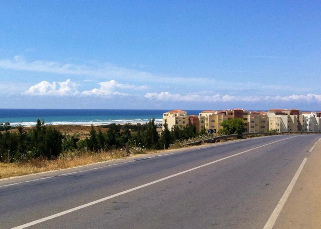 TANGER/ASILAH: APPART 50m2 FACE MER ET PISCINES, 5 PLACES, TOUT ÉQUIPÉ+WIFI+CLIM photo 2