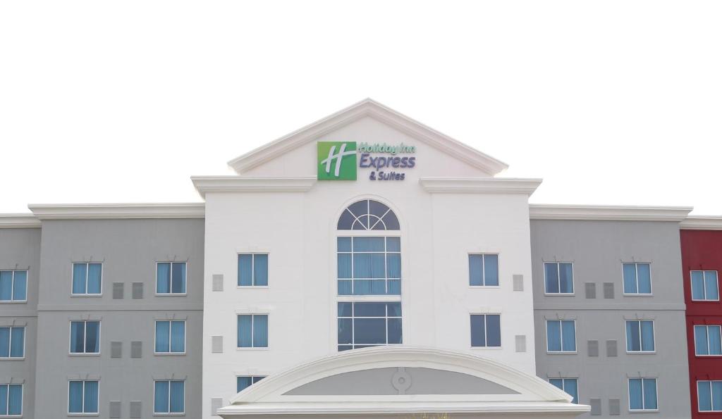 Holiday Inn Express & Suites Columbia-Fort Jackson, an IHG Hotel image