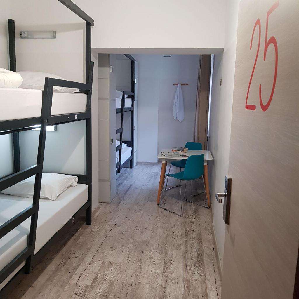 Номер (Односпальная кровать в общем номере с 4 кроватями), Oki Doki OLD TOWN Hostel