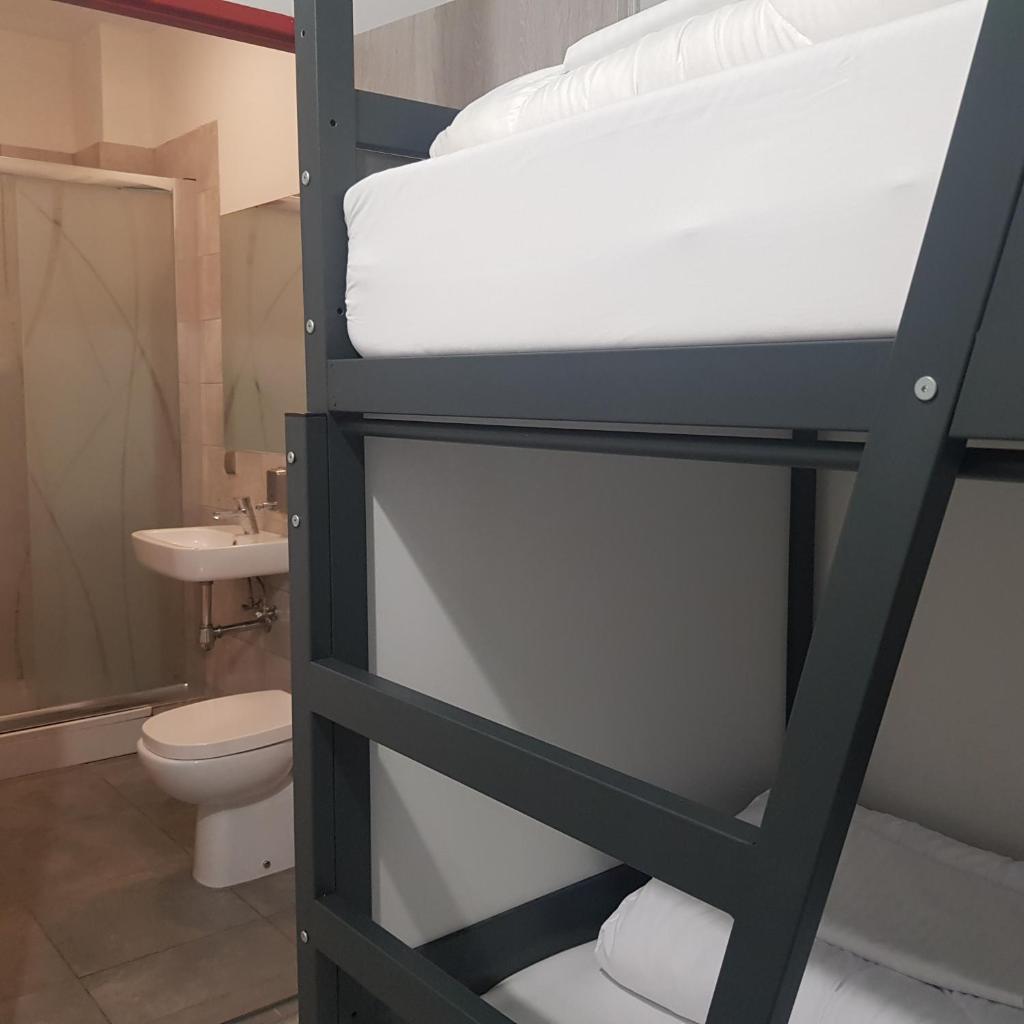 Номер (Односпальная кровать в общем номере с 4 кроватями), Oki Doki OLD TOWN Hostel