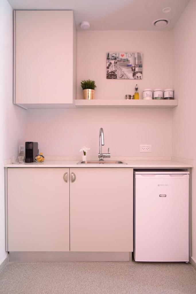 Glamorous Pink Pearl Studio/Beach/Parking/Netflix photo 3