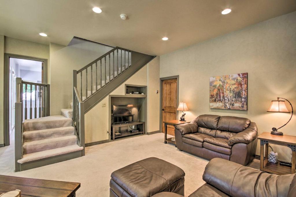 Rivers Edge Mtn Home Private Hot Tub and Views photo 4