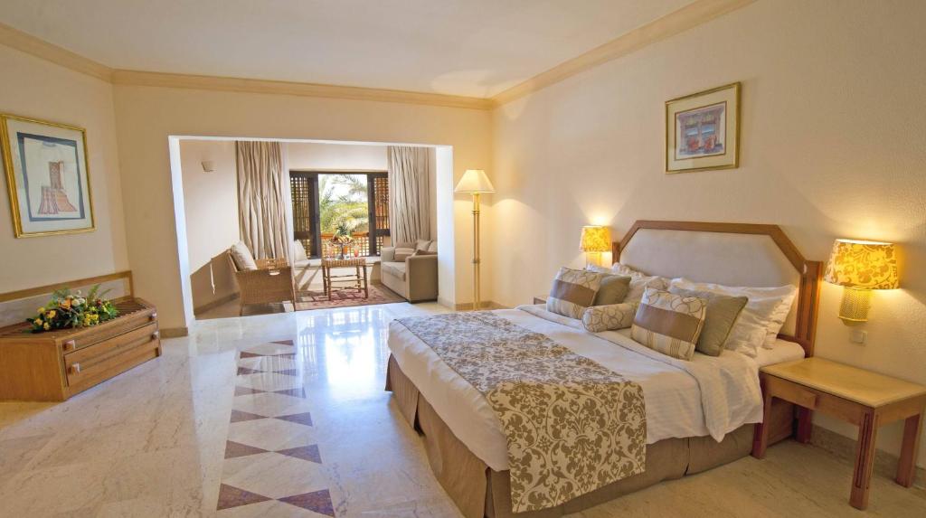 Семейный (Семейный номер с частичным видом на море), Continental Hotel Hurghada