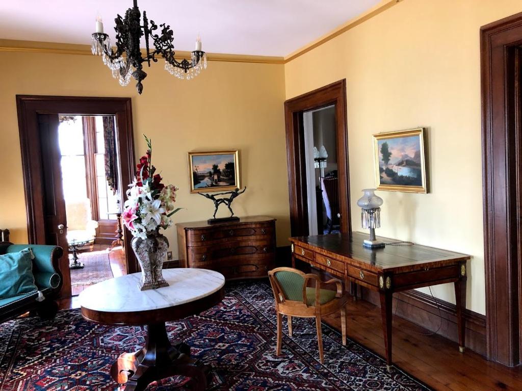 Oakcliff Bed and Breakfast - Tap to explore photos