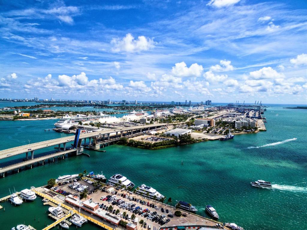 Holiday Inn Port of Miami - Downtown, an IHG Hotel image