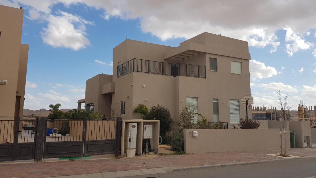 בית בלב מדבר little house in the desert photo 4