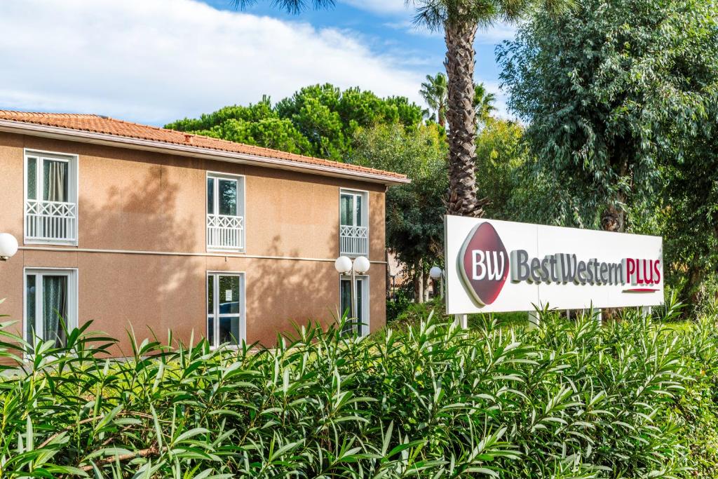 Best Western Plus Hôtel Hyères Côte D'Azur - 리셉션