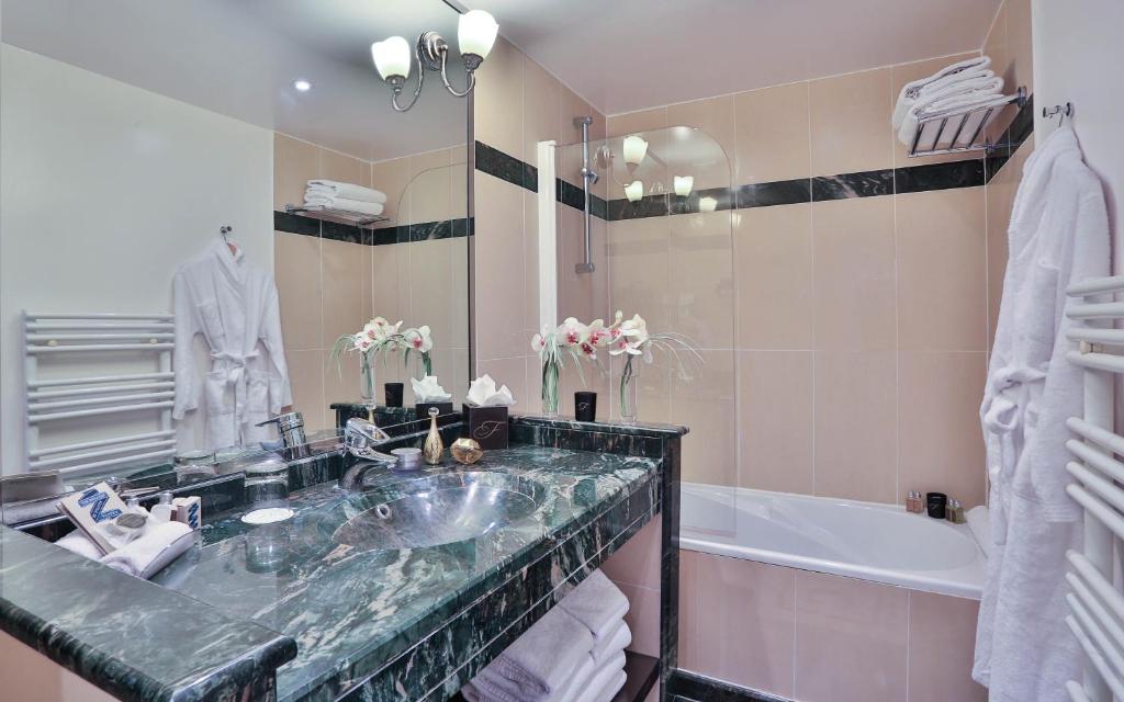 Сьюит (Суперлюкс с 1 спальней и видом во внутренний двор), Fraser Suites Le Claridge Champs-Elysées