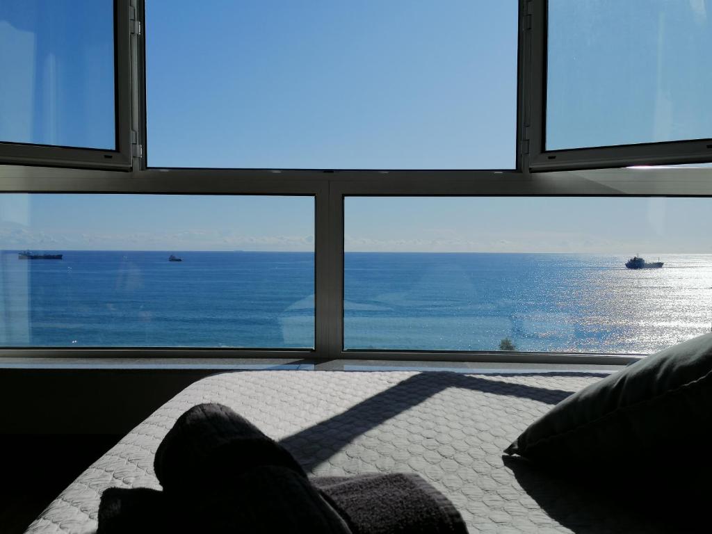 A City-center Seaview Penthouse at Oceanic photo 2