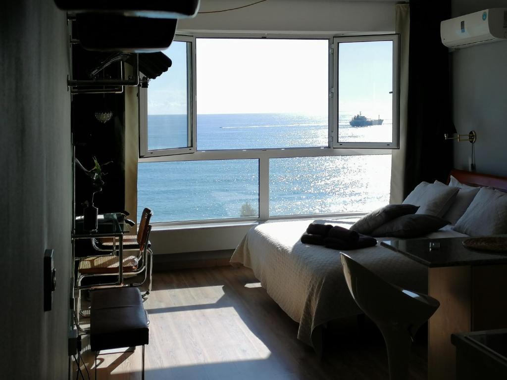 A City-center Seaview Penthouse at Oceanic photo 4