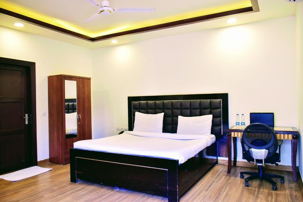 Студио (Стандартный трехместный номер-студио), When In Gurgaon - Service Apartments