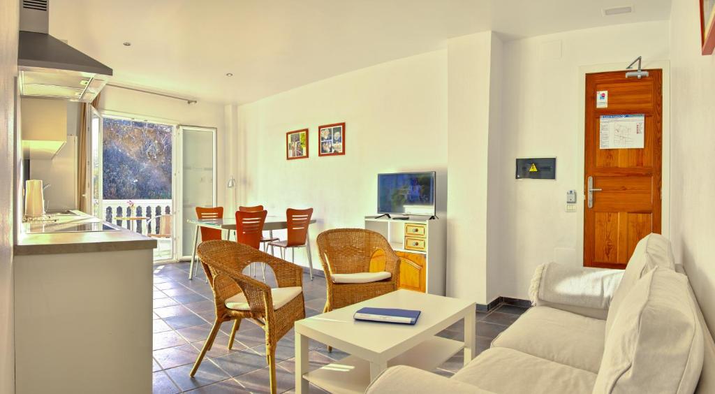 Apartamentos Adjovimar photo 3