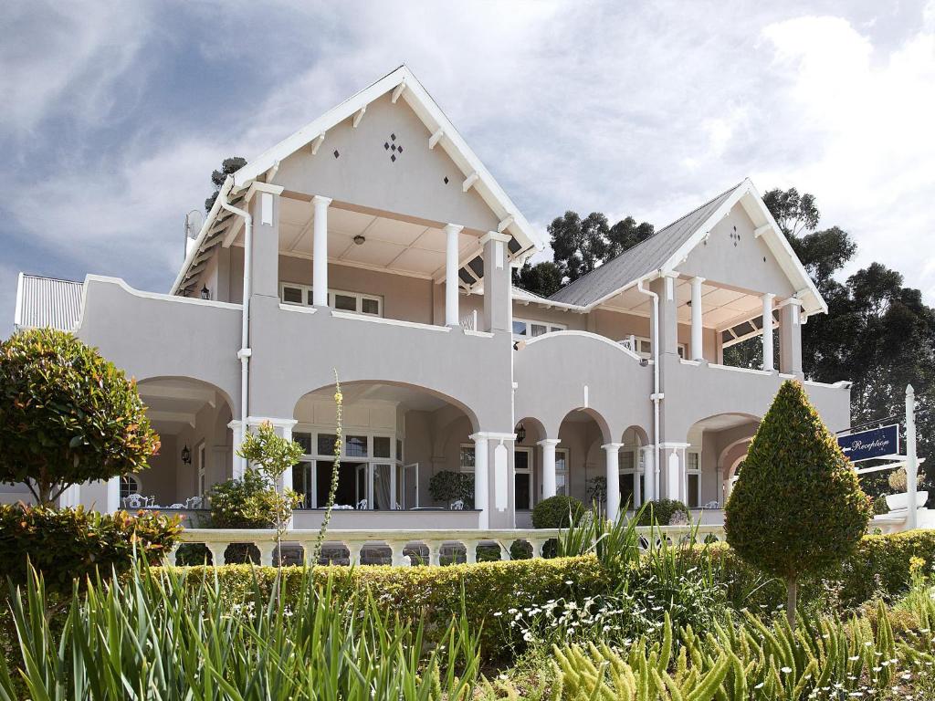 Parkes Manor photo 3