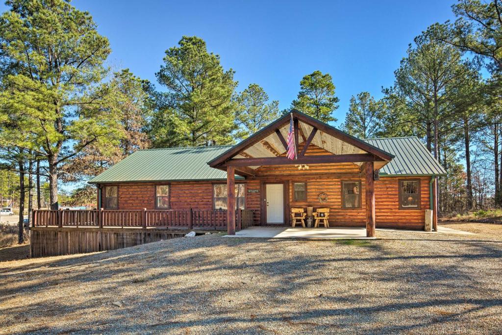 Broken Bow Cabin with Hot Tub and Covered Deck! photo 2