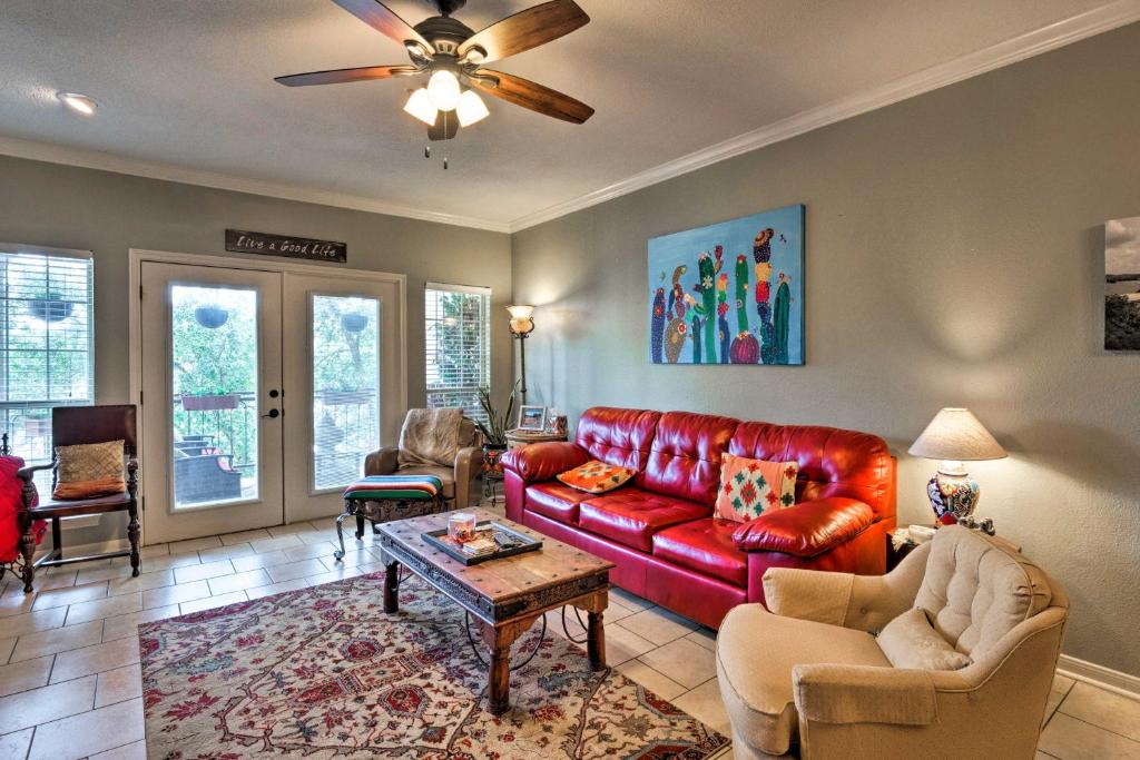 Lakefront Lago Vista Condo with Resort Amenities! photo 3