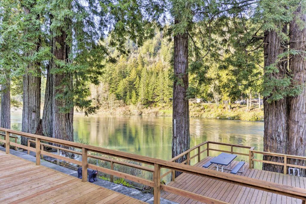 Riverfront Crescent City Home, 8 Mi to Beach!