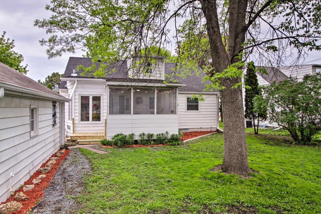 Rochester House with Yard - 5 Minutes to Mayo Clinic photo 2
